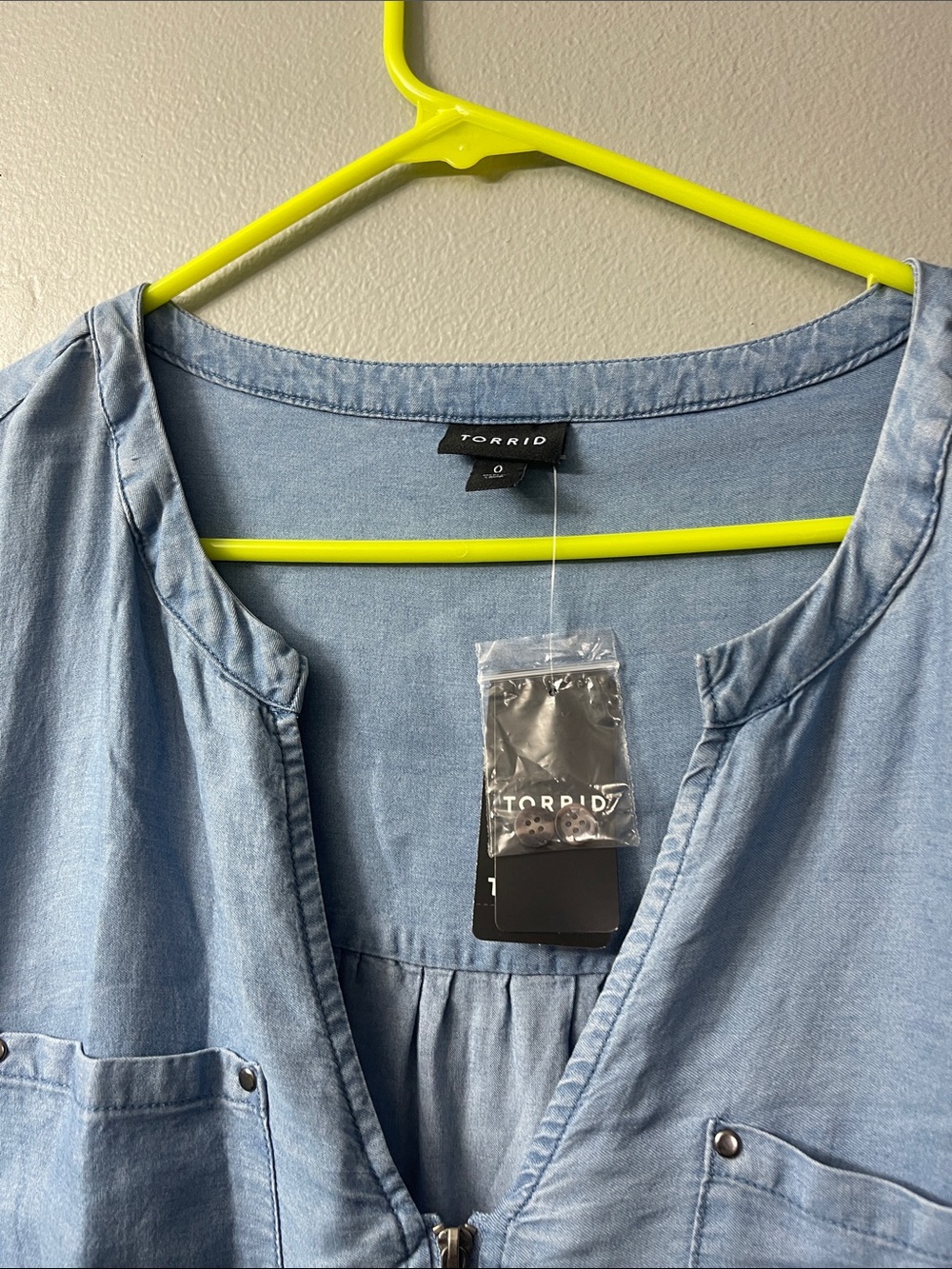 Torrid Chambray Split Neck Shirt Dress Women's Size 0 (12) Roll Tab Sleeves NWT - Picture 4 of 8